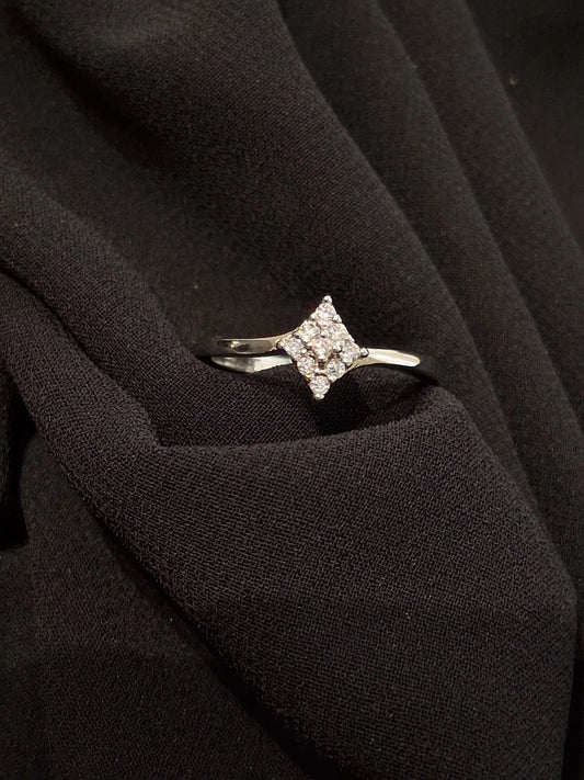 Silver Plated Elegant Silver Clustered Cubic Zirconia Wedding Ring For Women